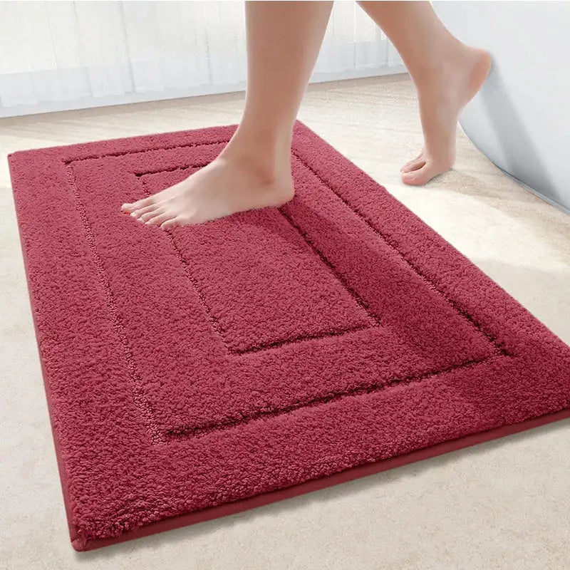 Plush tapis de bain framboise rectangulaire en velours à boucle avec bord embossé pour un ensemble coordonné élégant