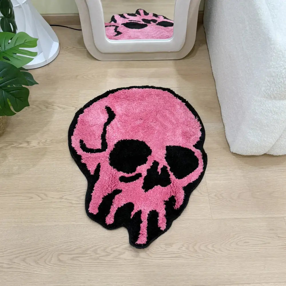 Tapis crâne rose avec contour noir et effet de dégoulinement, fabriqué en matériau moelleux.