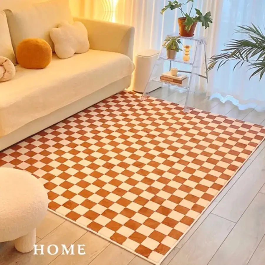 Tapis à carreaux marron et blanc avec un design moderne, adapté aux espaces de vie contemporains.