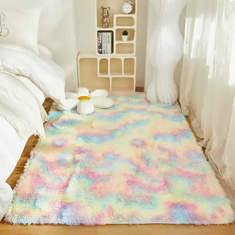 Tapis shaggy arc-en-ciel pastel avec glands, matériau doux et moelleux.