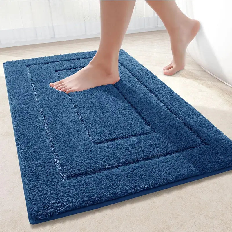 Tapis de bain bleu pétrole en tissu pelucheux avec texture bouclée et bordure surélevée pour un bain bleu pétrole élégant