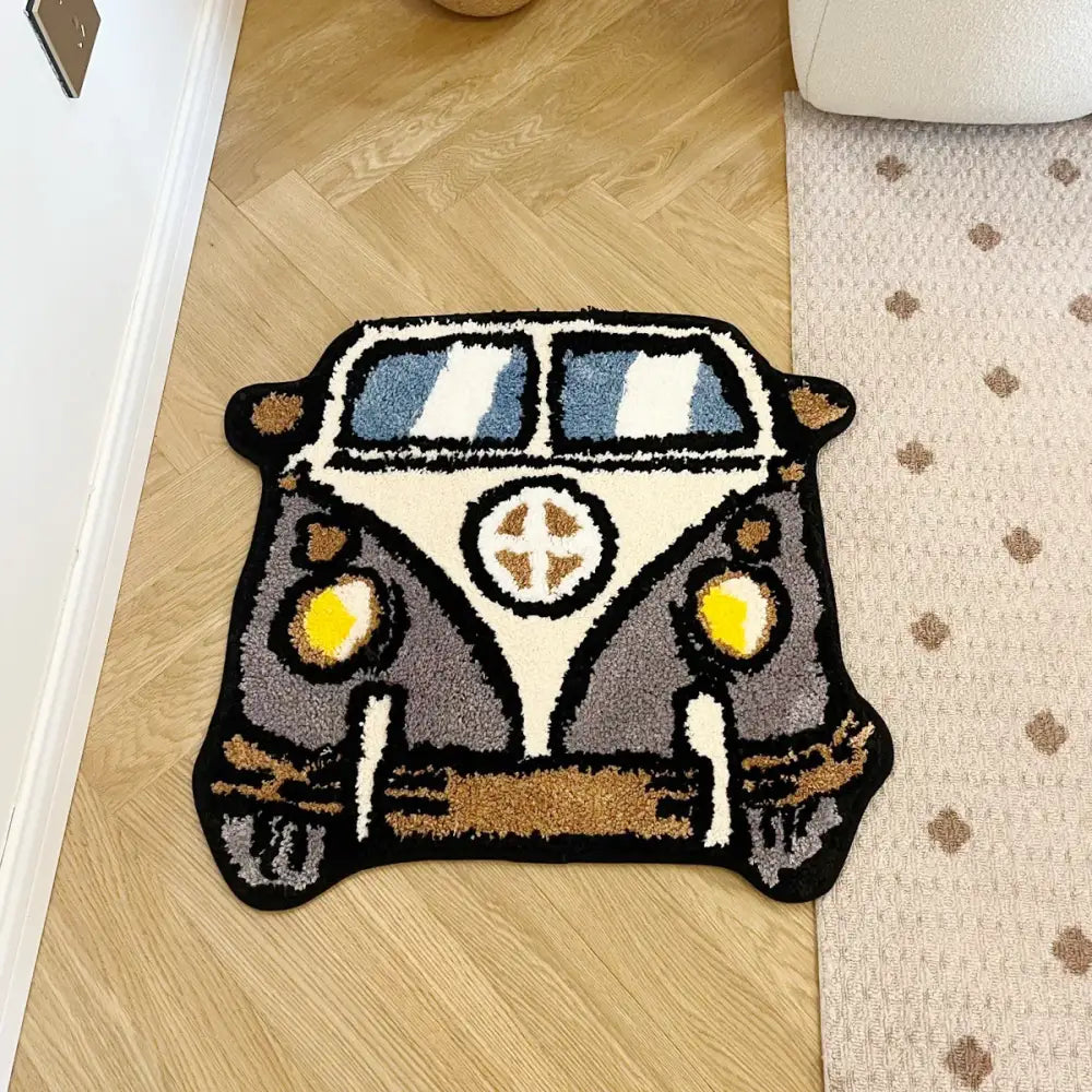 Tapis vintage de bus Volkswagen avec un design rétro, présentant des phares jaunes et des fenêtres bleues sur fond crème.