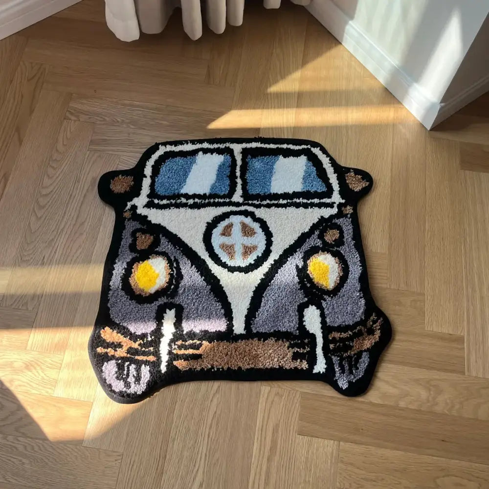 Tapis de bain en forme d’autobus Volkswagen, gris et blanc avec des phares jaunes.
