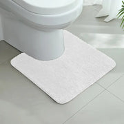 Tapis contour wc blanc en tissu pelucheux blanc doux avec une texture moelleuse et coins arrondis pour bain blanc
