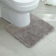 Tapis contour wc gris en peluche grise avec texture douce et poils longs aux coins arrondis