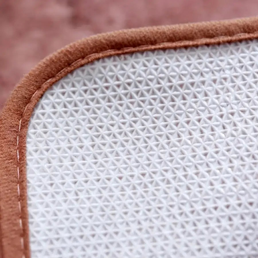 Coussin en maille blanche avec bord en tissu tan pour tapis contour wc rose rose poudré