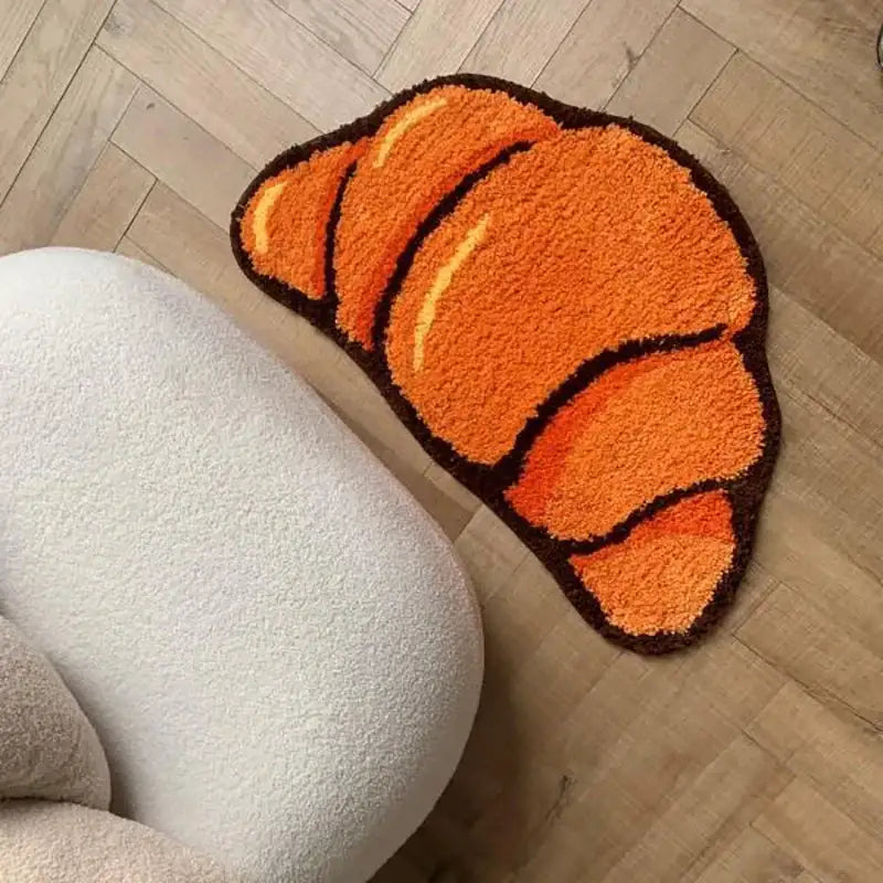 Tapis de bain orange en forme de croissant avec bordure marron, matériau moelleux.