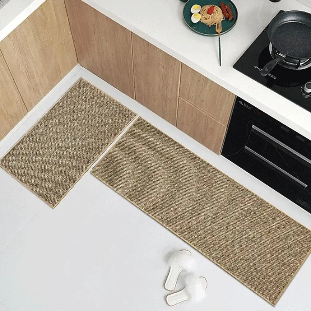 Tapis de cuisine beige avec surface texturée, dos antidérapant et design moderne.