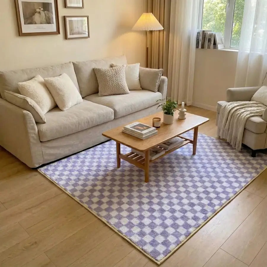 Tapis géométrique lavande et blanc avec un design moderne, fabriqué en laine douce.