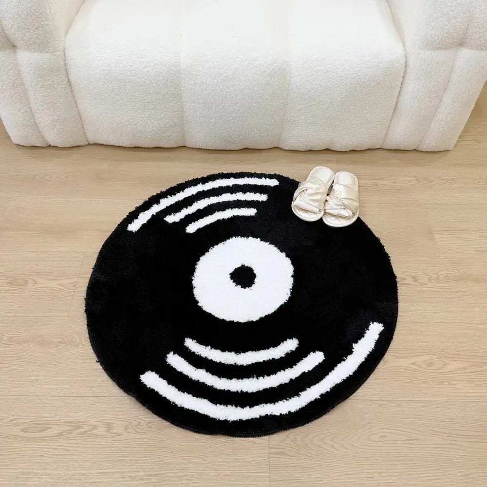 Tapis en forme de disque vinyle noir avec rainures blanches et design d’étiquette, matériau moelleux.