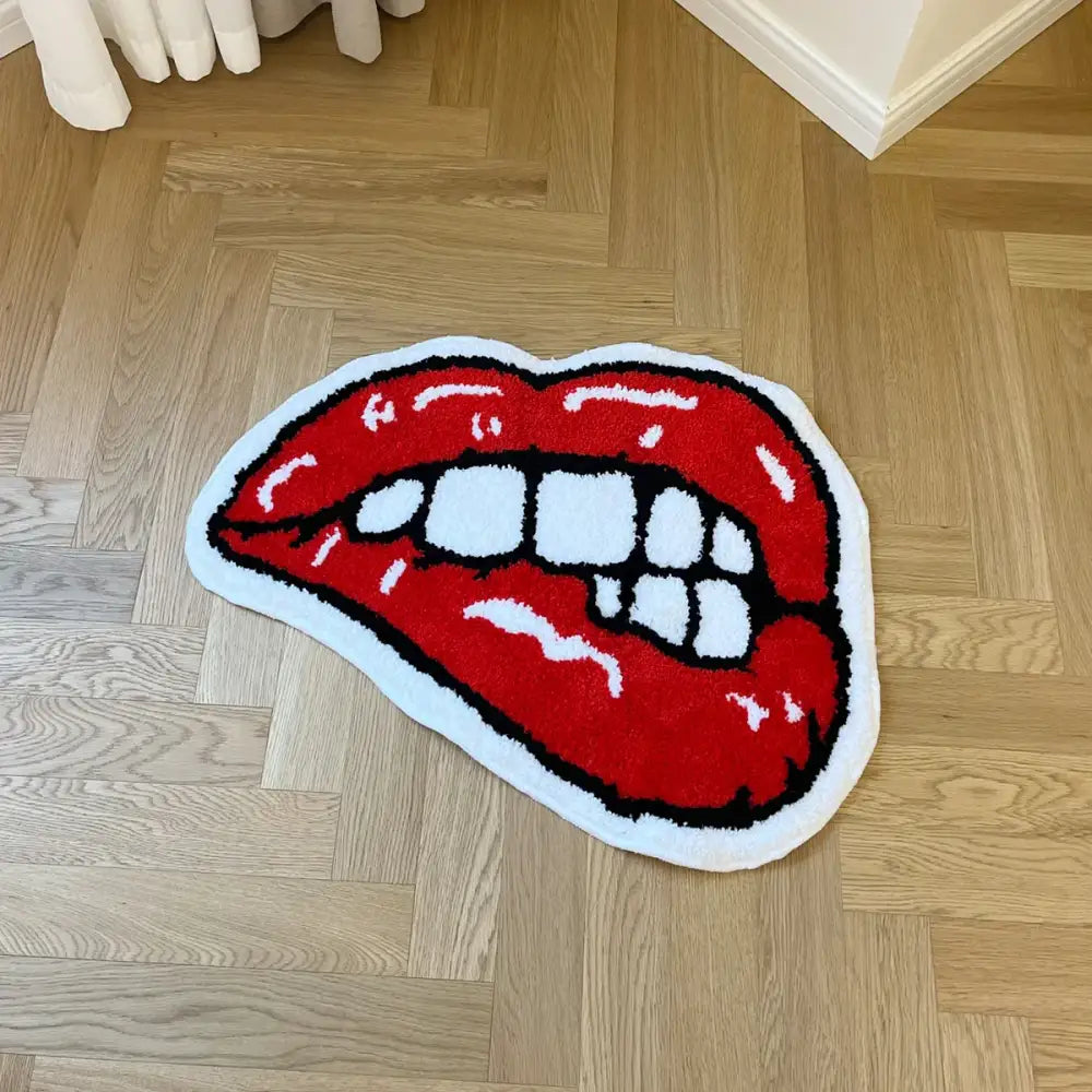 Tapis de bain lèvres rouges avec dents blanches et finition brillante.
