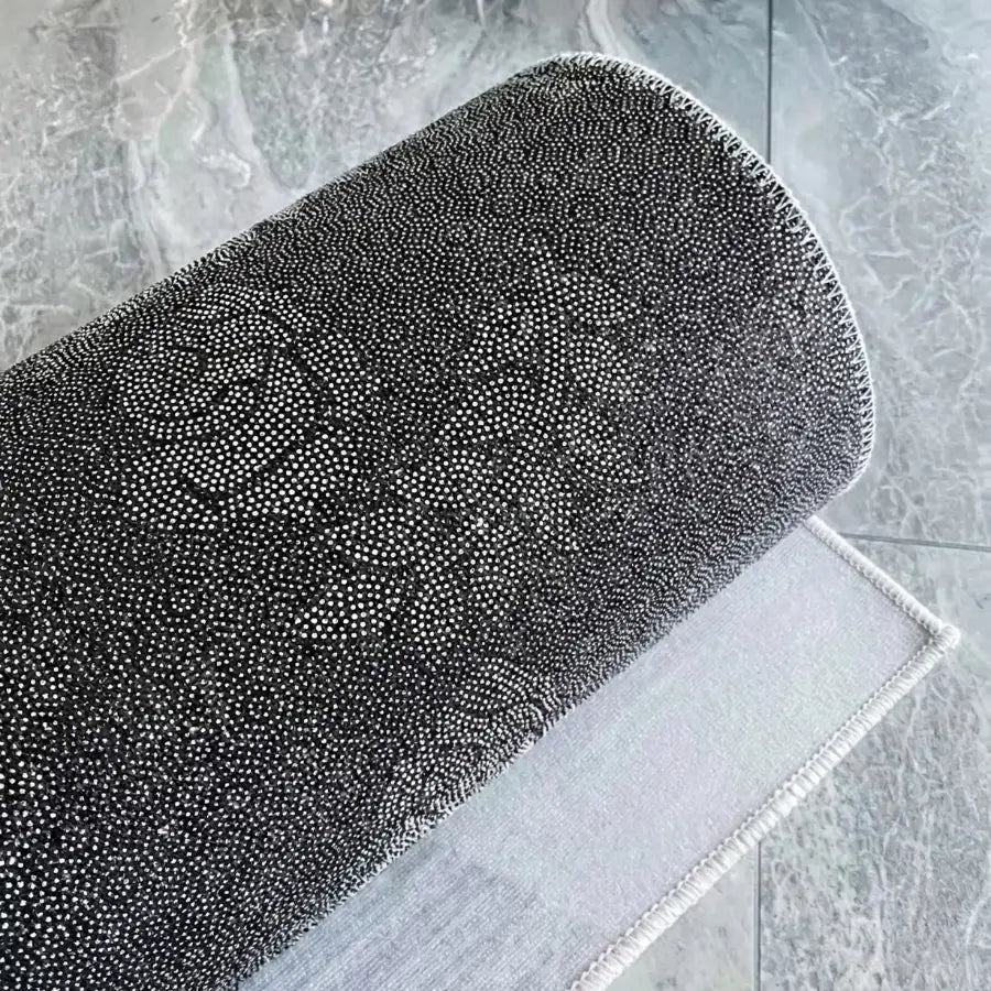 Portefeuille en cuir matelassé noir Chanel.