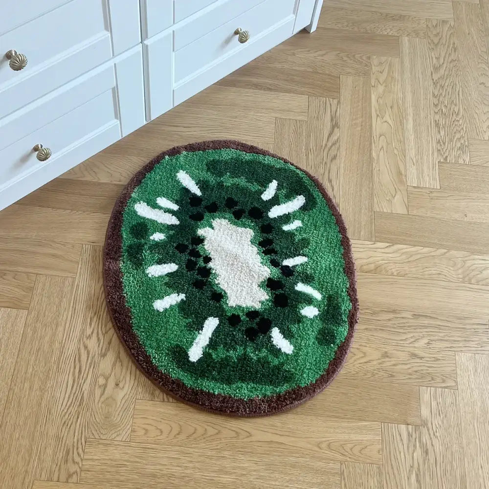 Tapis de bain kiwi, vert et marron avec motif de graines blanches, matériau moelleux.
