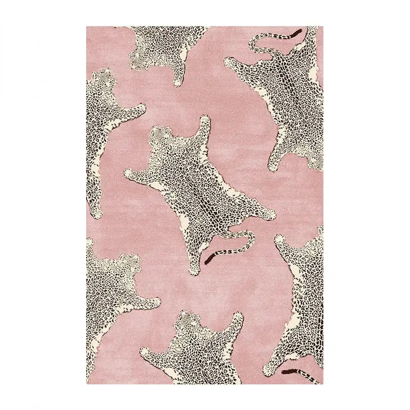 Tapis à motif de chat rose et argent avec une texture moelleuse.