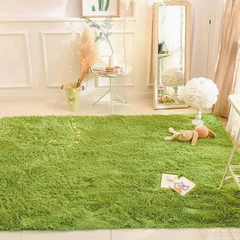 Tapis de zone shaggy vert vibrant avec une texture moelleuse et duveteuse.