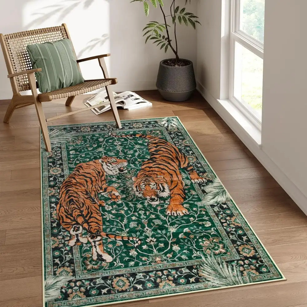 Tapis de tigre vert avec motif floral et design traditionnel, probablement fabriqué en polyester ou mélange de coton.
