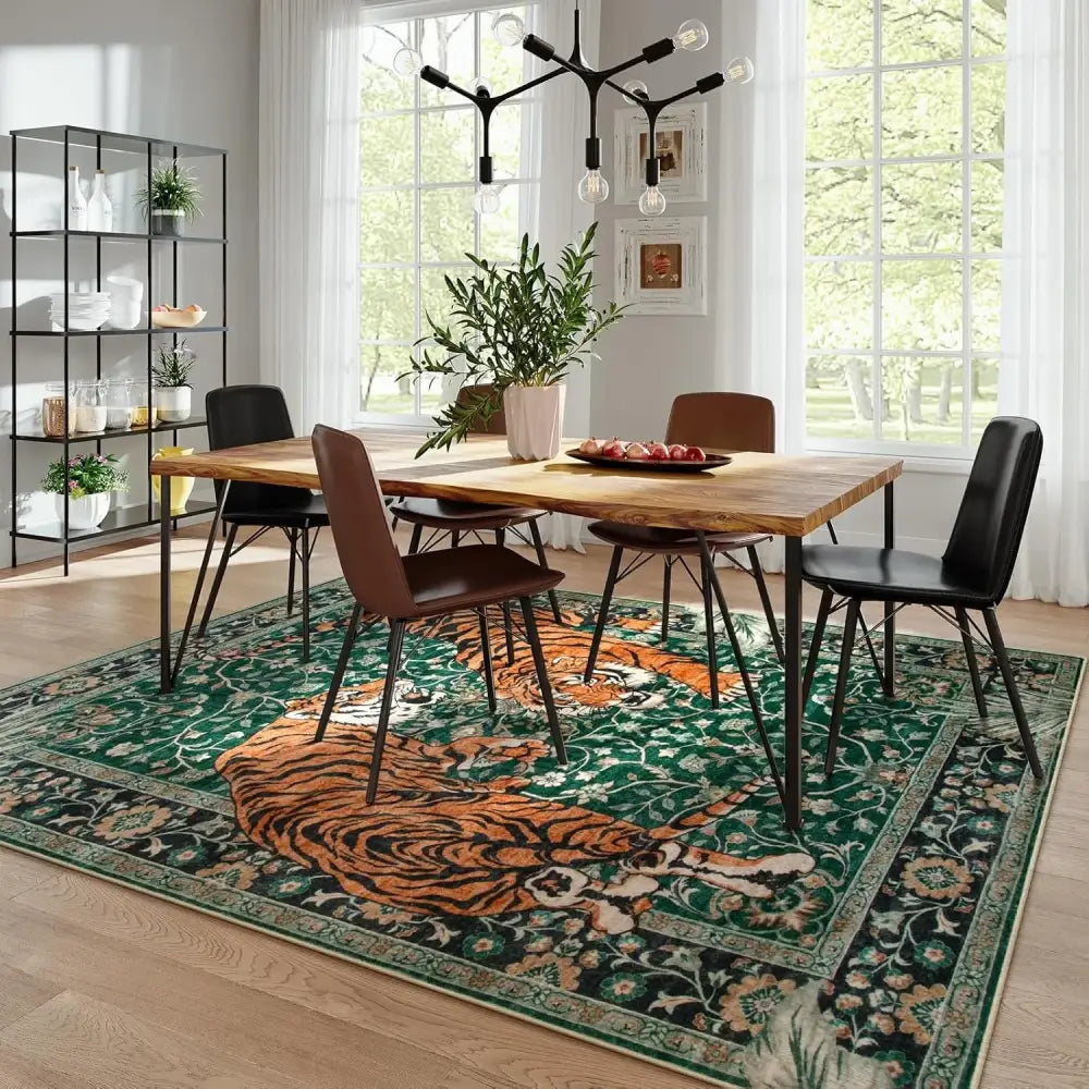 Tapis de tigre vert avec un design complexe et des accents orange vifs, style moderne.