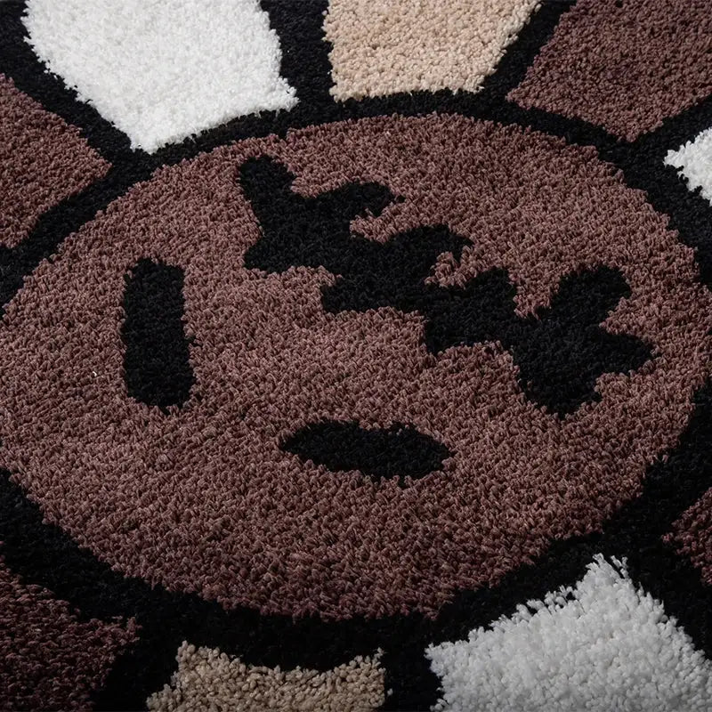 Tapis de bain à motif de vache brun et blanc avec velours texturé.